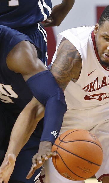 Buddy Hield leads No. 15 Sooners over Oral Roberts
